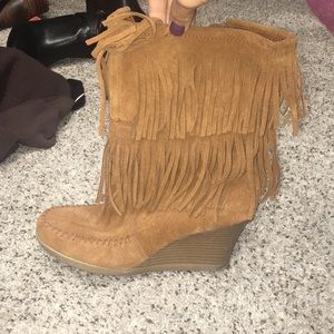 brown fringe boots!